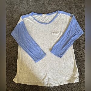 GAP Women Top Size Medium 0235